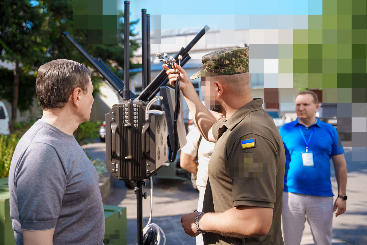 Обладнання вже на передовій: засоби РЕБ передала Вінницька громада для однієї з військових частин